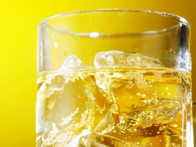 ウイスキーと炭酸水の黄金比率は?おすすめのハイボールの作り方
